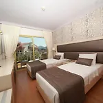 Ξενοδοχείο Grand Faros 4*