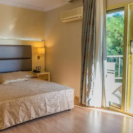 Grand Faros مرمريس